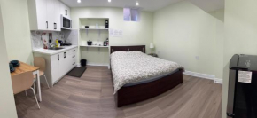 B3 Luxury home in Mississauga nearby shipping center square one